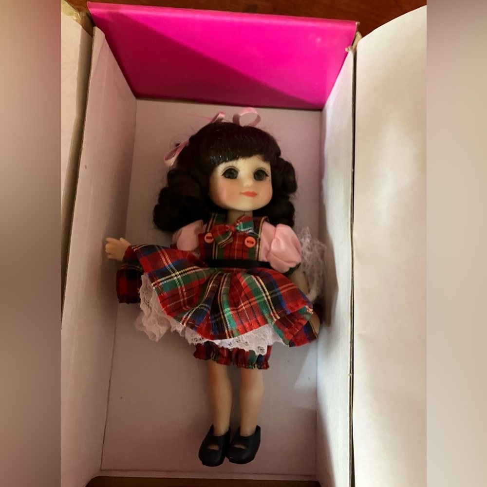 NEW in box, Marie Osmond Adora September Calendar Girl Doll Hand # 101 6 inch